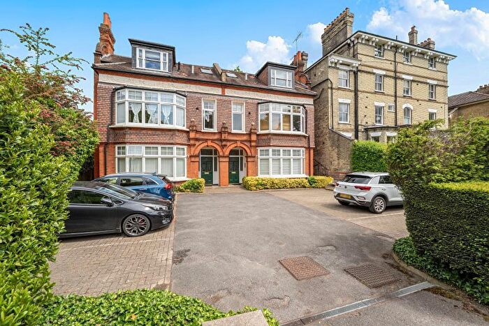 2 Bedroom Apartment To Rent In Surbiton, KT5