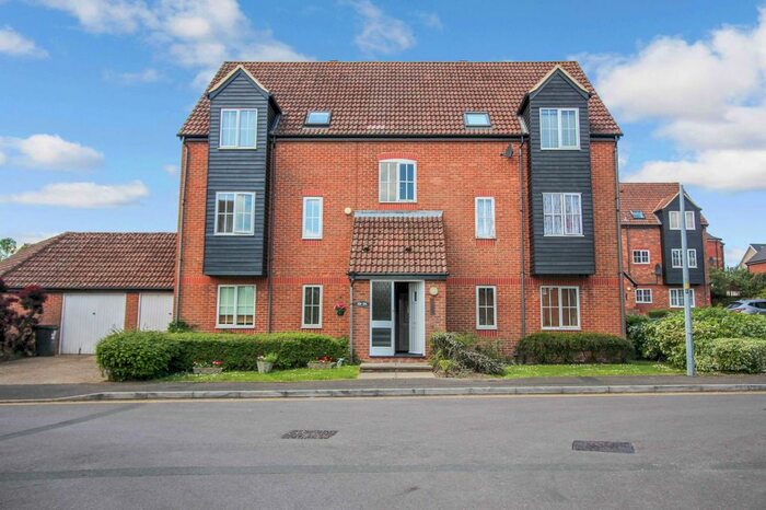 2 Bedroom Flat To Rent In Dewell Mews, Old Town, Swindon, SN3
