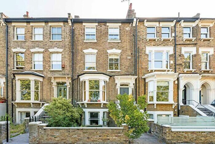 2 Bedroom Flat To Rent In Clifden Road, London, Greater London, E5