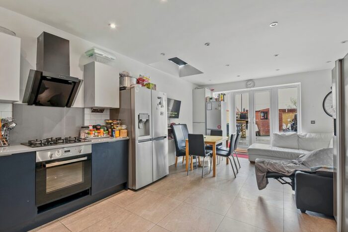 4 Bedroom Detached House To Rent In Tylecroft Road, London, SW16