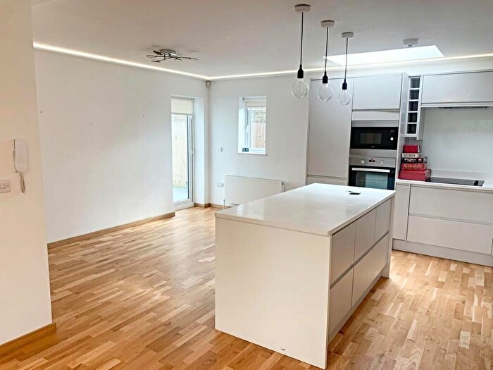 3 Bedroom End Of Terrace House To Rent In Wilbury Gardens, Hove, BN3