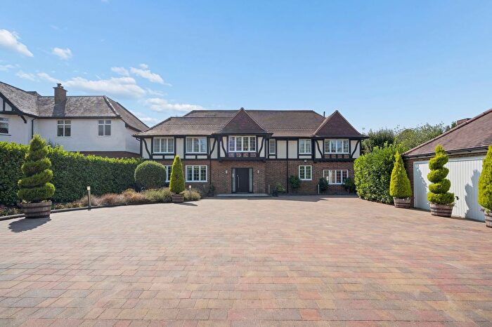 5 Bedroom Detached House For Sale In Green Lane, Oxhey, WD19