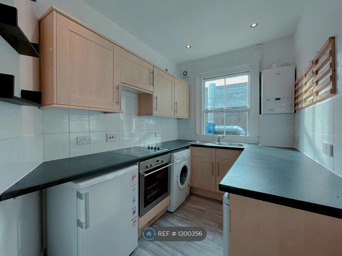 3 Bedroom Flat To Rent In Orford Road, London E17