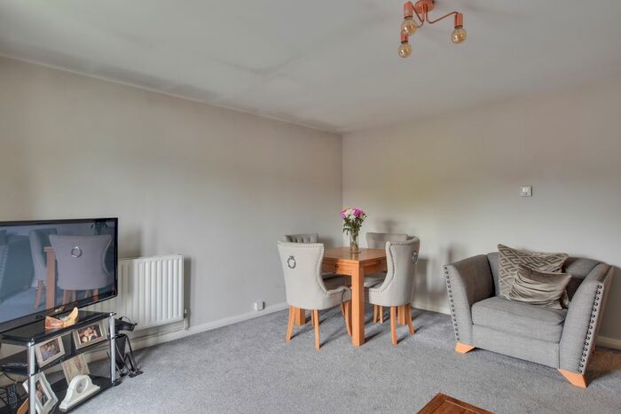 2 Bedroom Flat For Sale In Willow Road, Dunmow, CM6