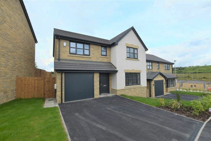 4 Bedroom Detached House To Rent In Bevan Street, Blackburn, BB1