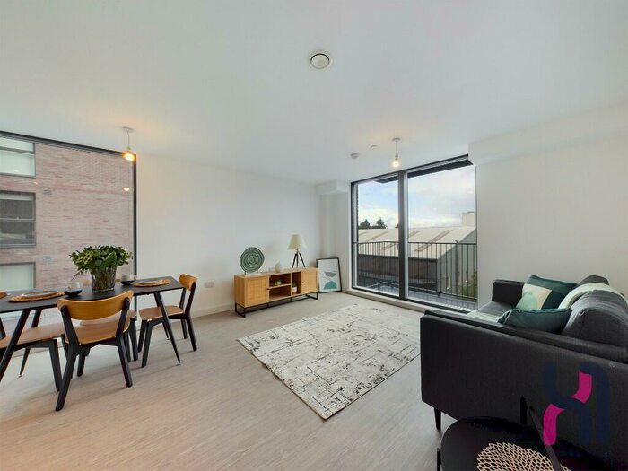 2 Bedroom Apartment To Rent In Oldfield Road, Manchester, Greater Manchester, M5