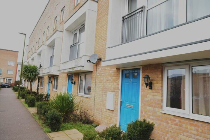 6 Bedroom House To Rent In Aviation Avenue, Hatfield, AL10