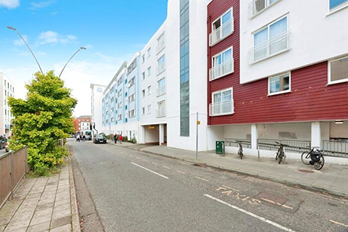 1 Bedroom Apartment For Sale In Station Approach, Epsom, KT19