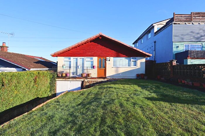 3 Bedroom Bungalow For Sale In Wode Close, Clanfield, PO8