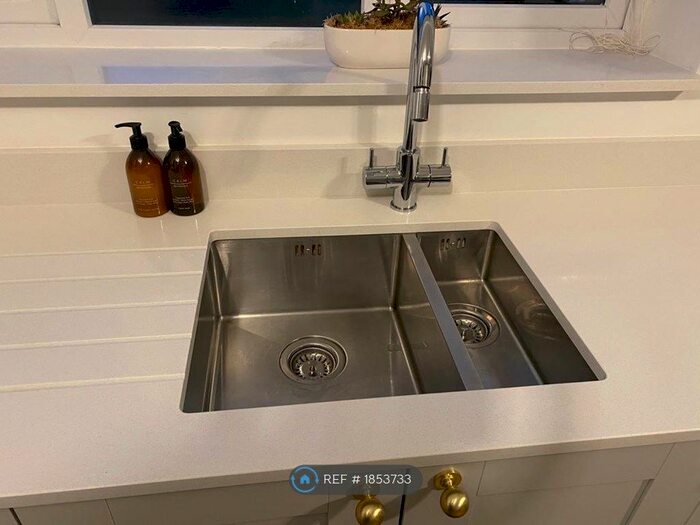 4 Bedroom Detached House To Rent In Barnes Road, Bedford, MK43