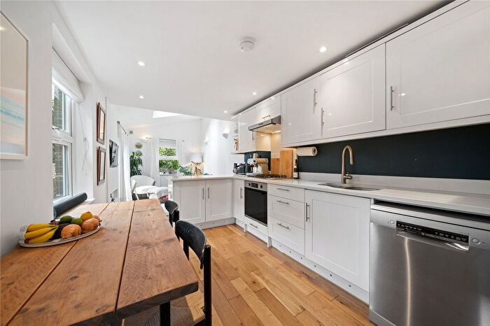 2 Bedroom Flat For Sale In Queenstown Road, London, SW8