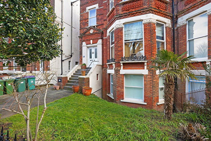1 Bedroom Apartment For Sale In Castle Hill Avenue, Folkestone, Kent, CT20