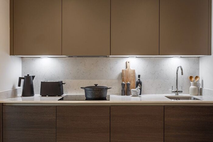 1 Bedroom Flat To Rent In Rochdale Road, Manchester, M4