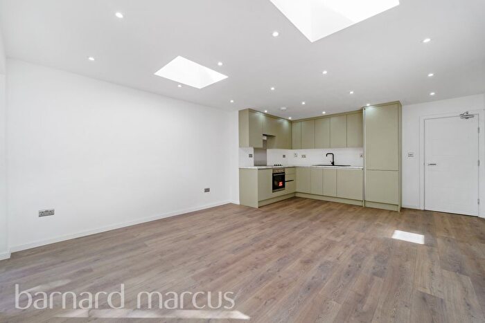 2 Bedroom Flat To Rent In Hounslow Road, Hanworth, Feltham, TW13