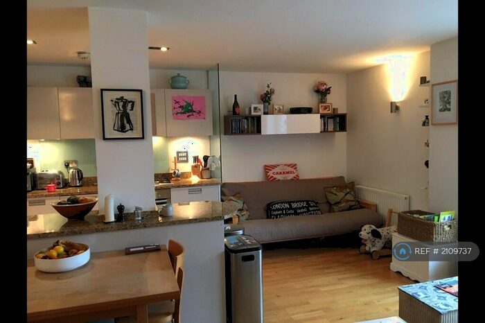 2 Bedroom Flat To Rent In Enfield Road, London, N1