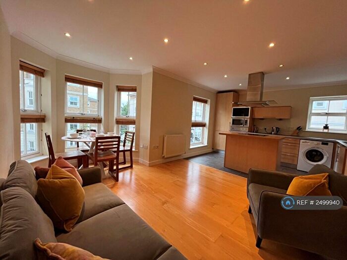 3 Bedroom Flat To Rent In Northpoint Square, London, NW1