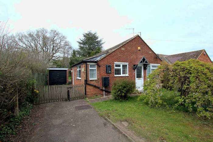 2 Bedroom Semi-Detached Bungalow For Sale In Willow Close, Reed, SG8