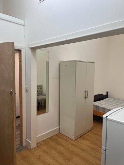 Studio To Rent In Kilburn High Road, London, NW6