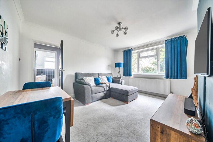 2 Bedroom Maisonette For Sale In Southborough Lane, Bromley, BR2