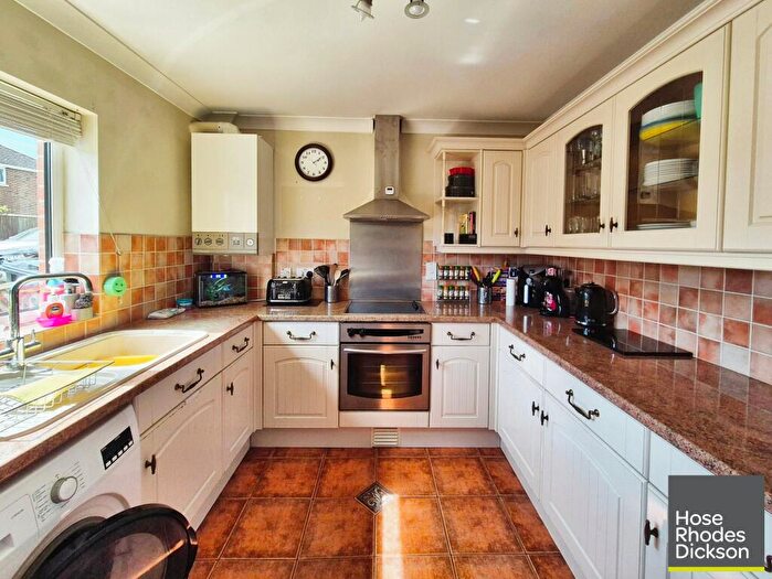 3 Bedroom End Of Terrace House To Rent In Charnwood Close, Newport, PO30