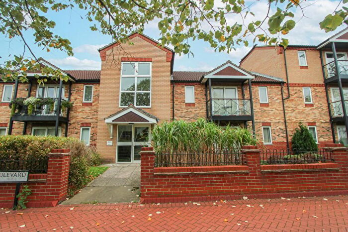 2 Bedroom Flat For Sale In Lakeside Boulevard, Lakeside, Doncaster, DN4
