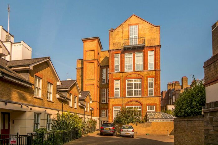 2 Bedroom Maisonette To Rent In Three Cups Yard, Bloomsbury, London, WC1R
