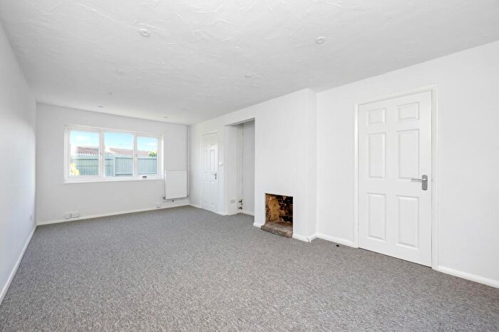 4 Bedroom Semi-Detached House To Rent In Stonery Close, Portslade, BN41