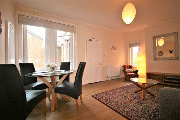 4 Bedroom Flat To Rent In Niddrie Mains Road, Niddrie, Edinburgh, EH16