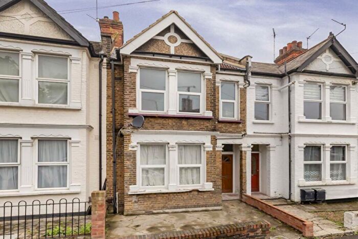 2 Bedroom Flat To Rent In Midland Terrace, Acton, NW10