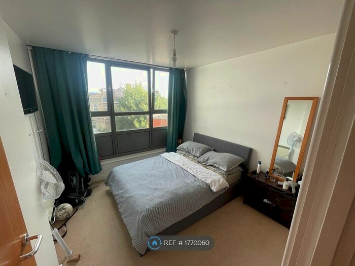 1 Bedroom Flat To Rent In Courtenay House, London, SW2