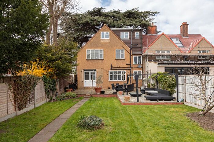 5 Bedroom Semi-detached House For Sale In Church Hill, Loughton, IG10