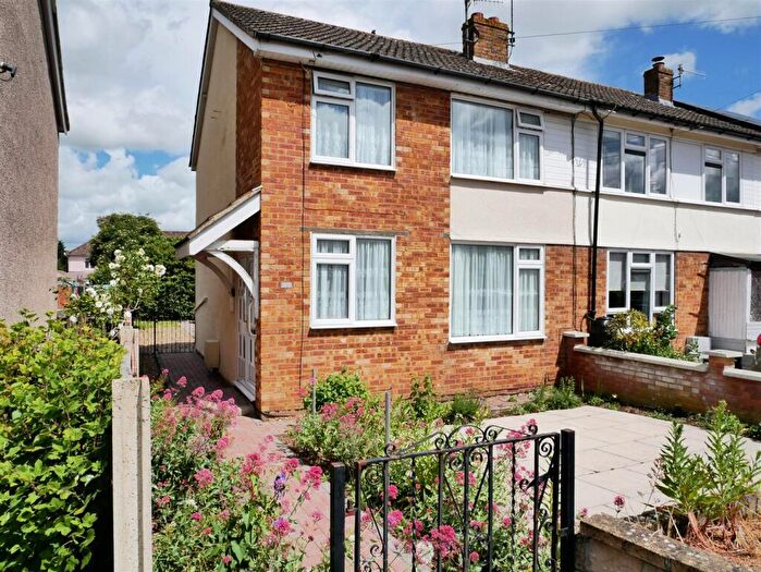 3 Bedroom Semi-Detached House For Sale In Braemor Road, Calne, SN11