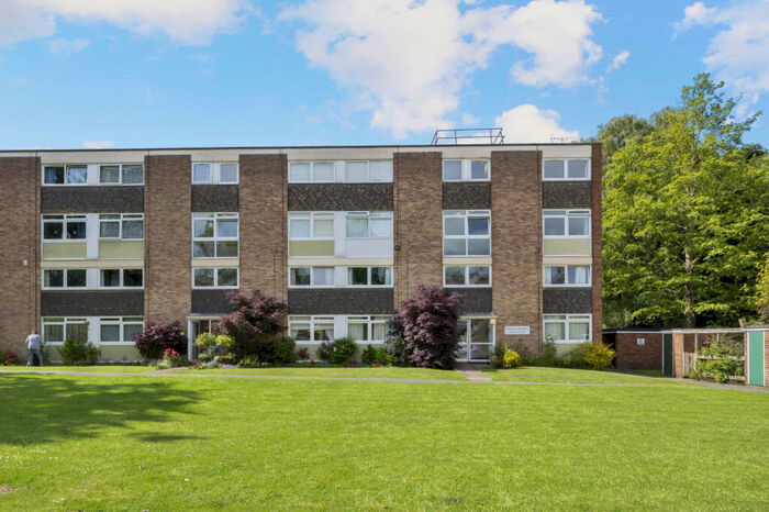2 Bedroom Apartment To Rent In Trafalgar Drive, Walton-On-Thames, Surrey, KT12