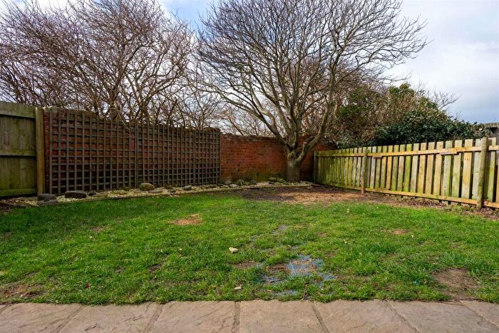 2 Bedroom Cottage To Rent In Holmpton Road, Hollym, Withernsea, HU19