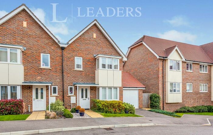 4 Bedroom Semi-Detached House To Rent In Gwynne Way, Haywards Heath, RH17