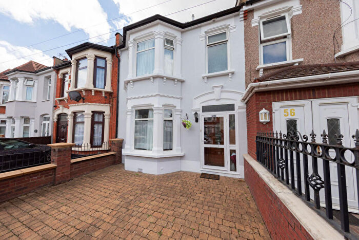 3 Bedroom Terraced House For Sale In Elmstead Road, Ilford, IG3