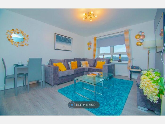 2 Bedroom Flat To Rent In Laighpark View, Paisley, PA3