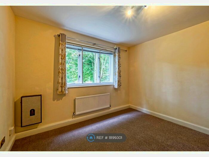 3 Bedroom Flat To Rent In Abbey Court, Finchley London, N3