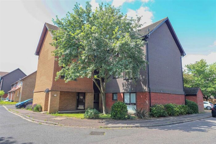 Studio To Rent In Ryeland Close, Yiewsley, UB7