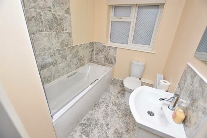 3 Bedroom Detached Bungalow For Sale In Private Setting - Rainbow Road, Canvey Island, SS8