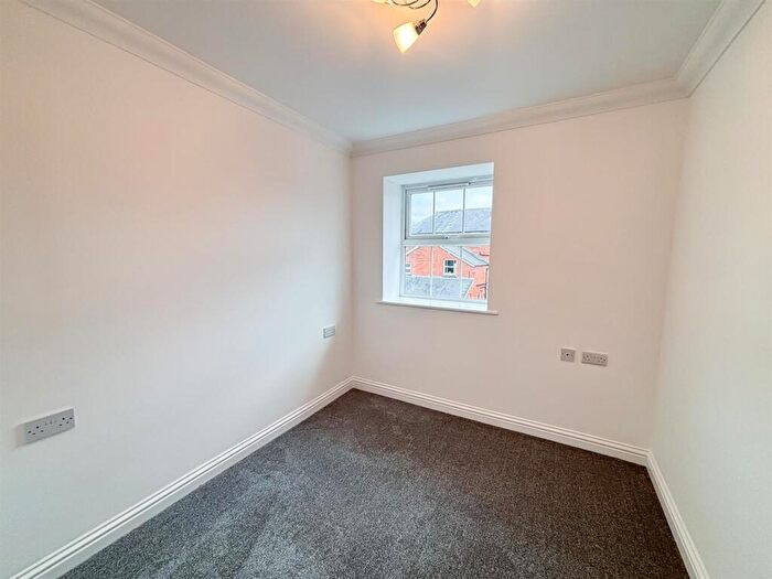 2 Bedroom Apartment To Rent In West Street, Axminster, EX13