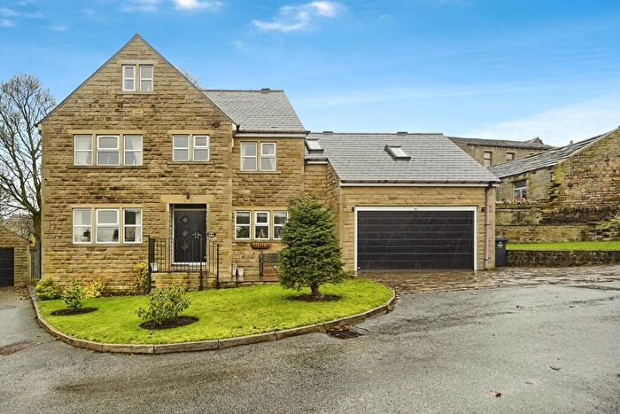 6 Bedroom Detached House For Sale In The Forresters, Halifax, HX4