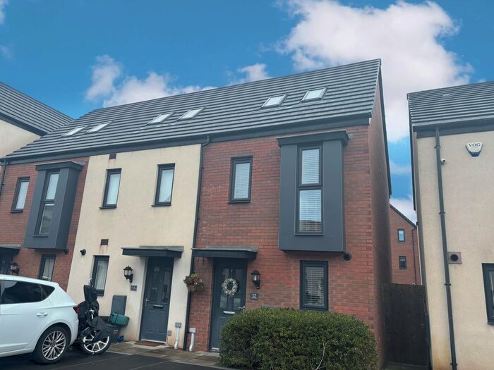 3 Bedroom Town House To Rent In Ffordd Penrhyn, Barry, CF62