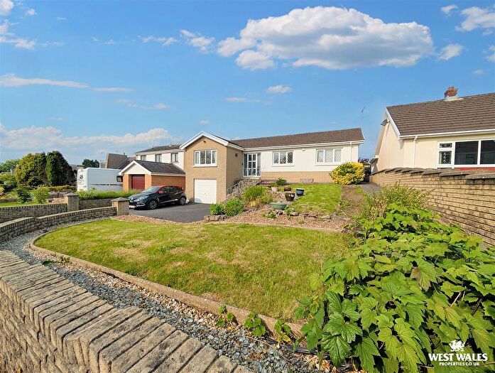3 Bedroom Detached Bungalow For Sale In Banc Pendre, Kidwelly, SA17