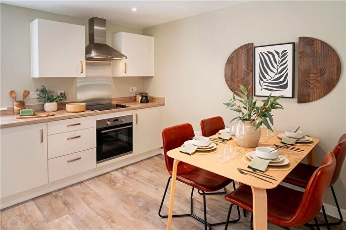 1 Bedroom Flat For Sale In "Orchards Type Second Floor" At Chobham Road, Frimley, GU16