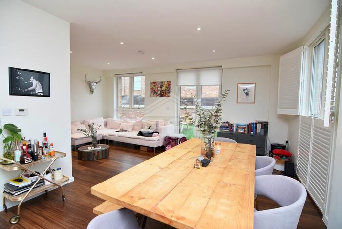 2 Bedroom Flat To Rent In Parson Street, Hendon, London, NW4