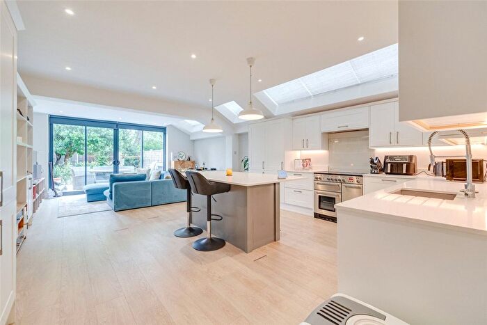 2 Bedroom Flat To Rent In Niton Street, Bishops Park, London, SW6