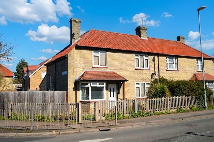 2 Bedroom Flat For Sale In Brookside, Huntingdon, PE29