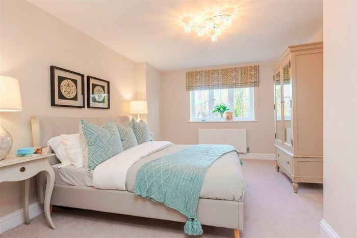4 Bedroom Detached House For Sale In Stanbridge Road, Haddenham, Buckinghamshire, HP17