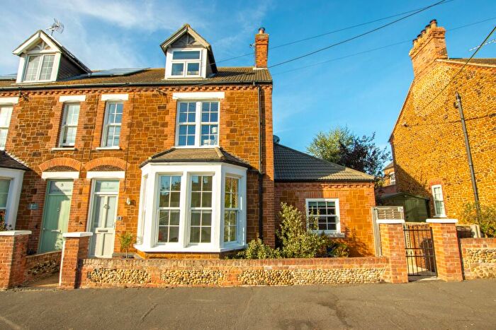 5 Bedroom Semi Detached House For Sale In Lincoln Street, Hunstanton, PE36